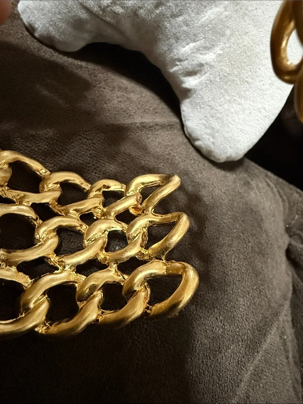 CHANEL statement gold